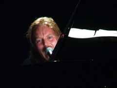 Minchin twinklin' the ivories